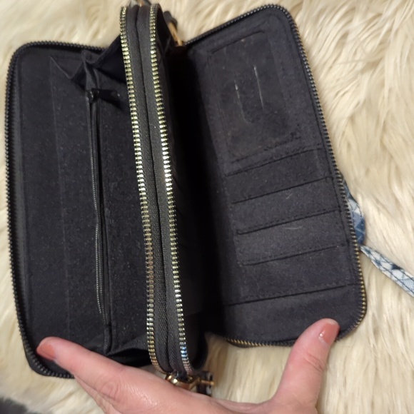 Simply Southern crossbody wristlet - Picture 4 of 6